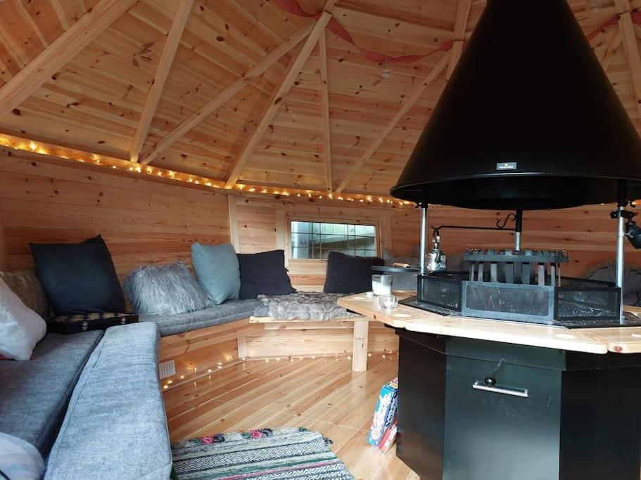 Beach House, With Bbq Lodge And Hot Tub! Bournemouth Kültér fotó