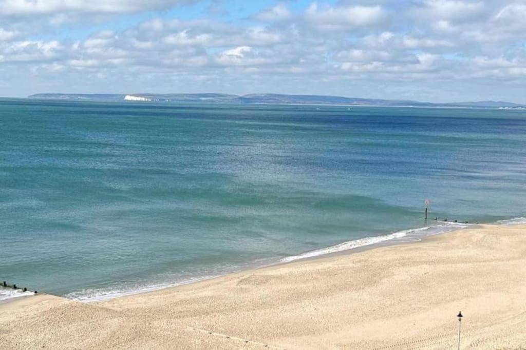 Beach House, With Bbq Lodge And Hot Tub! Bournemouth Kültér fotó